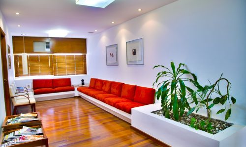 Sofa do poczekalni – jakie modele sprawdzą się w biurze, gabinecie i salonie usługowym?