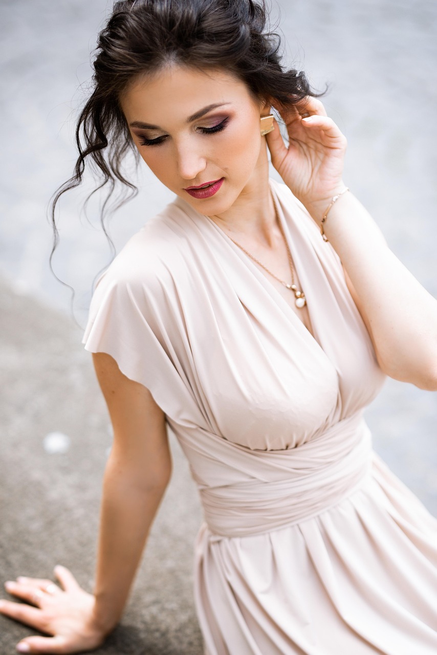 Suknia dla mamy – porady stylistyczne